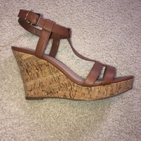 Charles David Wedges in tan - Picture 2 of 3